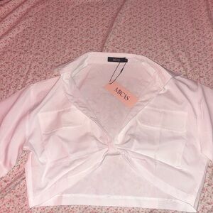 the cutest white collared Micas crop top😍